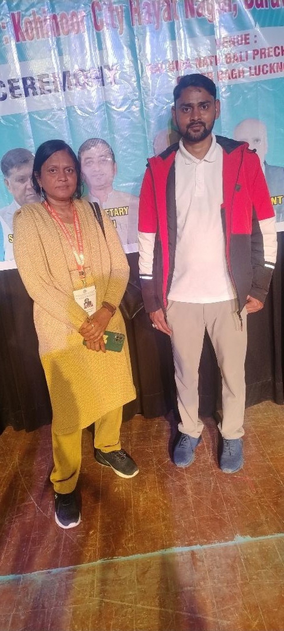 Director Dr Shajiya Alvi ji ke sath