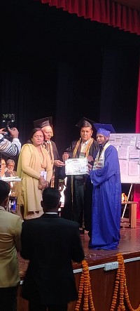 Director ma'am Degree certificate deti huyi student ko